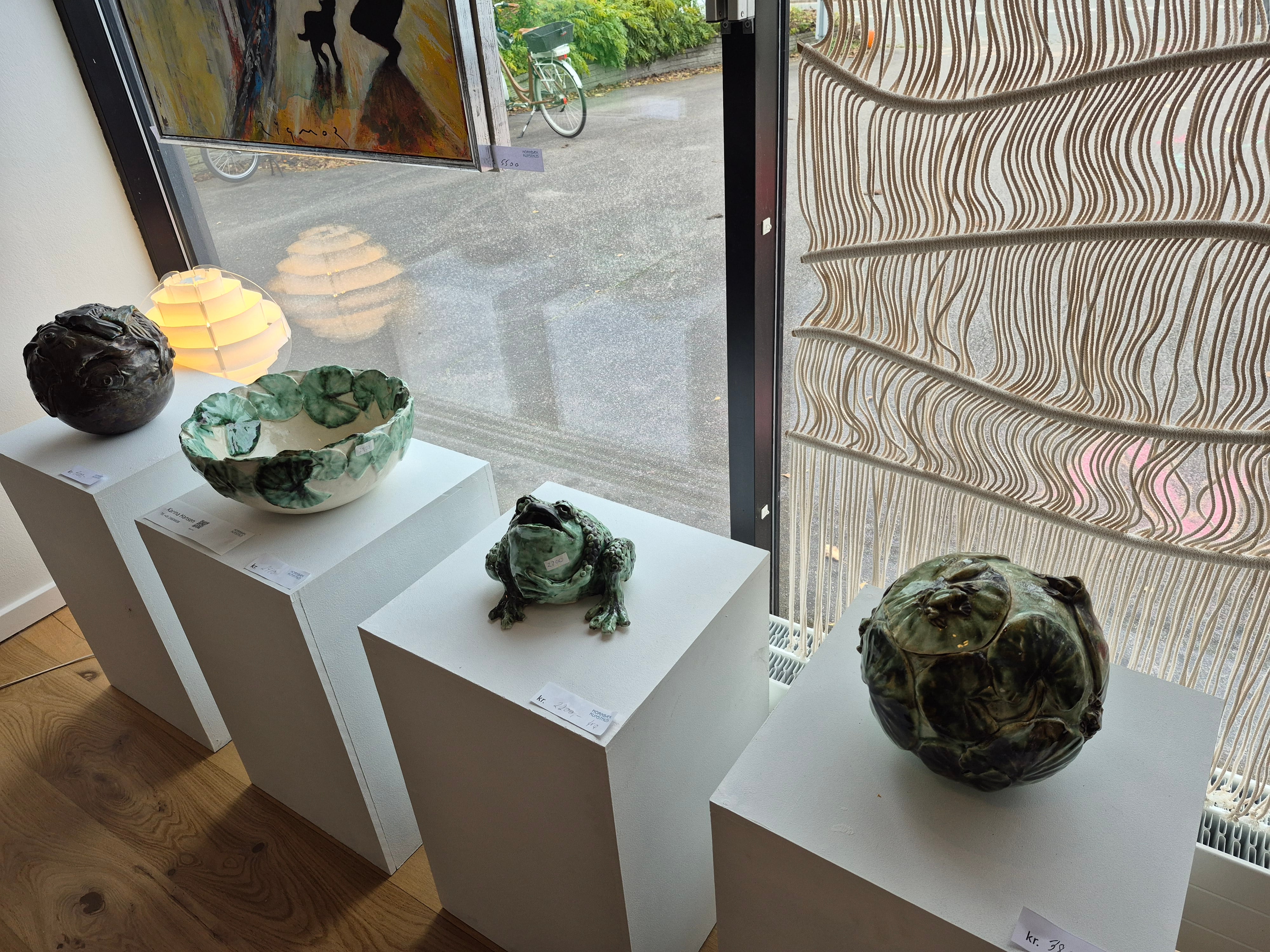 Karinas podier, Bøjes macramé, Rigmors maleri