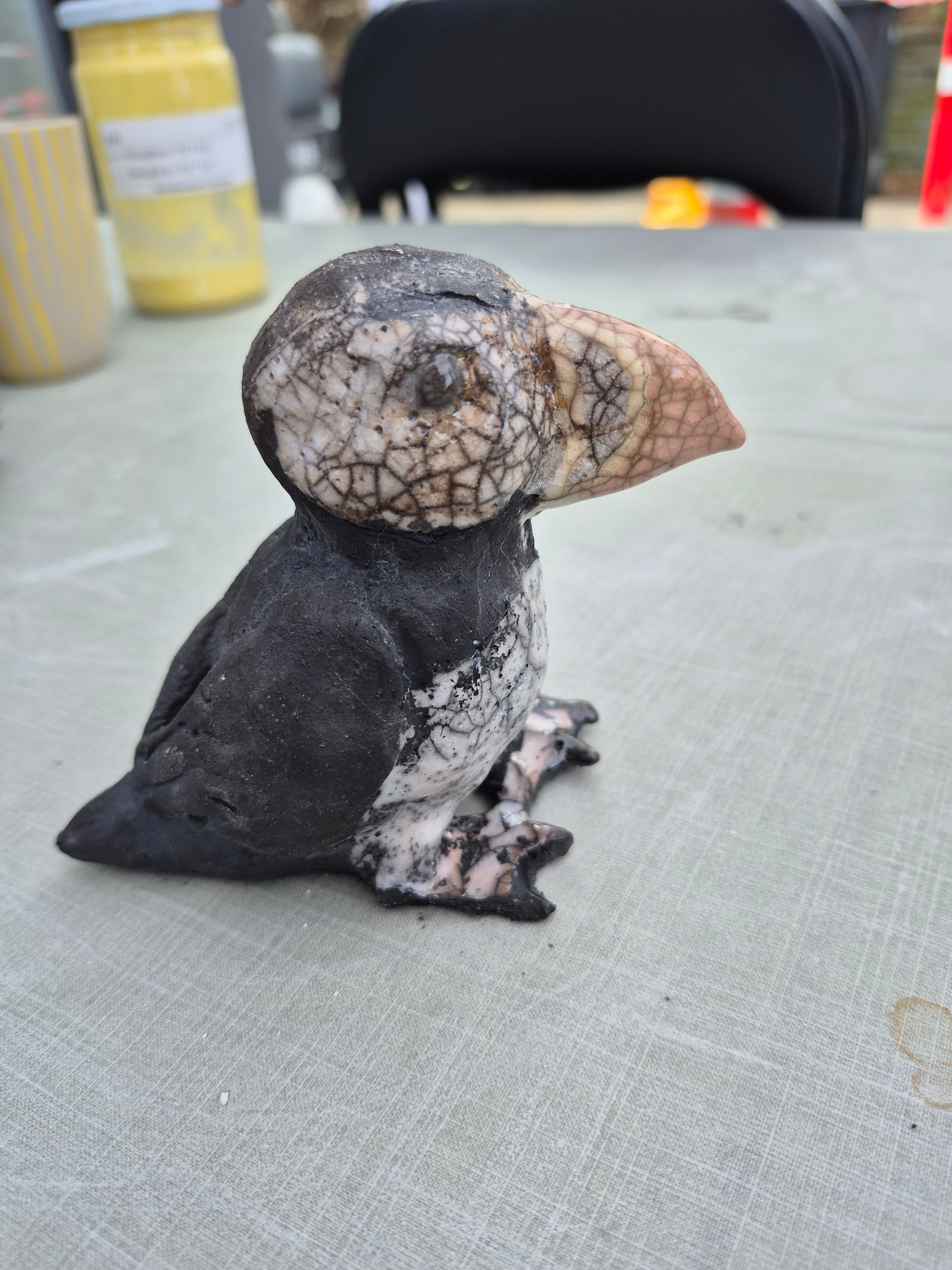 Raku brænding ved Påskemarked 2026.
Karina og Marianne sørger for brændingen .
